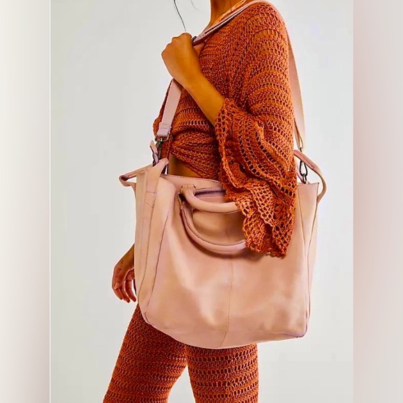 Free People Handbags - Free People Leslie Distressed Leather Large Tote In Conch Pink